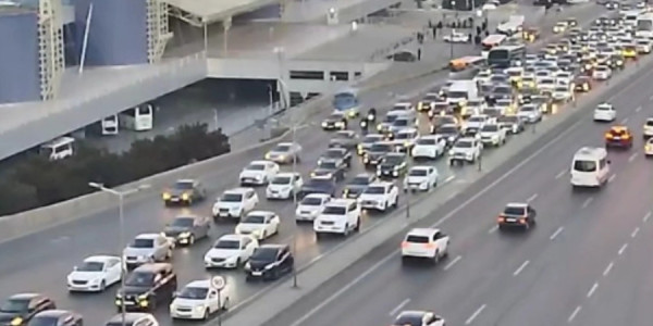 DİQQƏT: Bu yollarda tıxac var - SİYAHI