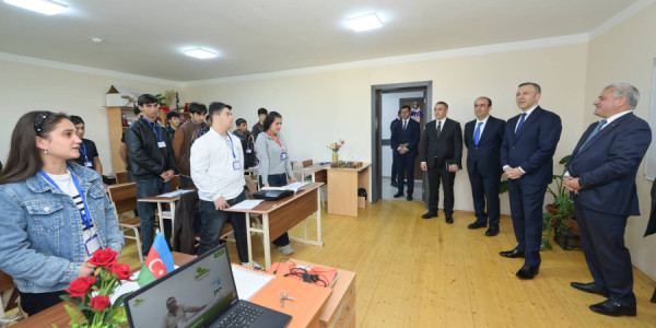 Aparat rəhbəri Tərtərdə təhsil müəssisələrinin fəaliyyəti ilə tanış olub