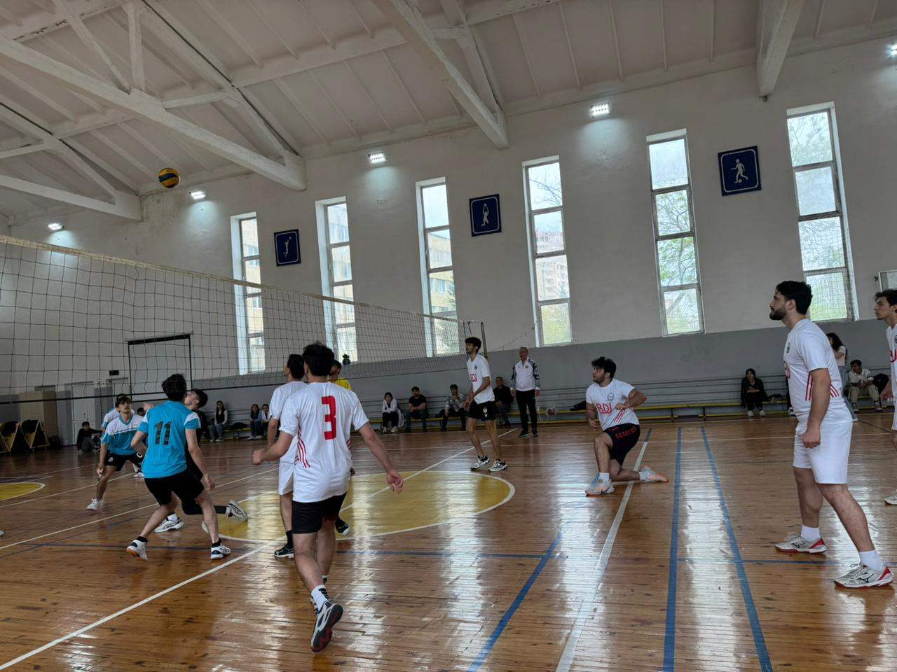 Yasamal rayonunda oğlanlar arasında voleybol turnirinə yekun vurulub