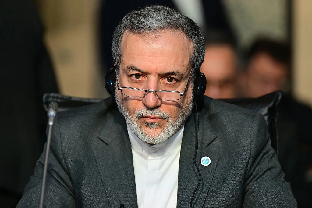 Əraqçi pakistanlı həmkarı ilə telefonla danışdı -