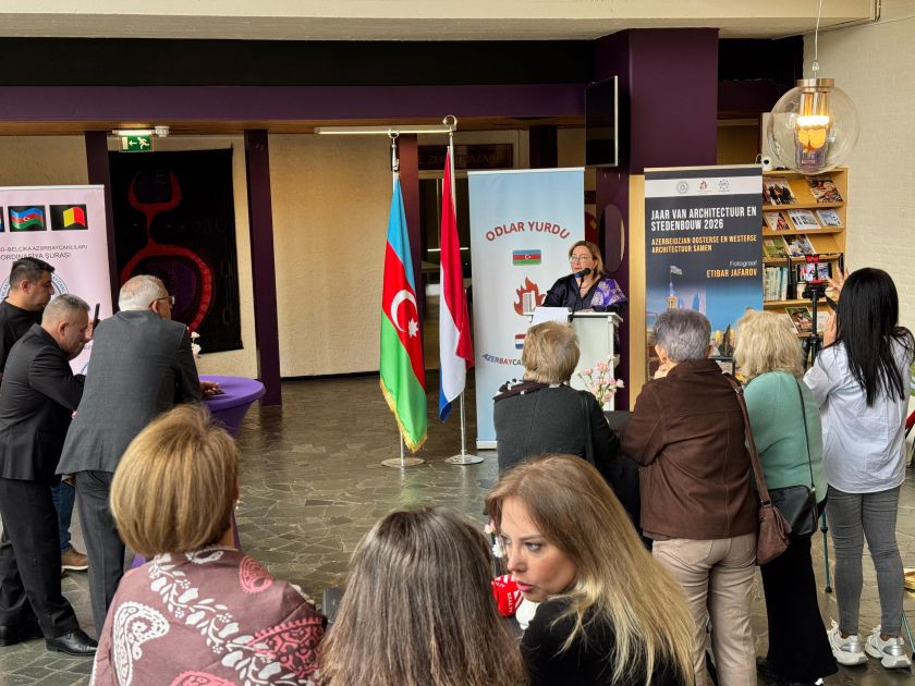 Haaqada soydaşımızın “Şərq və Qərb bir arada” fotosərgisi açılıb