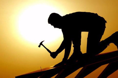 Bakıda fəhlə hündürlükdən yıxılaraq ölüb