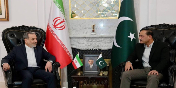 Əraqçi Pakistanda Munirlə görüşüb