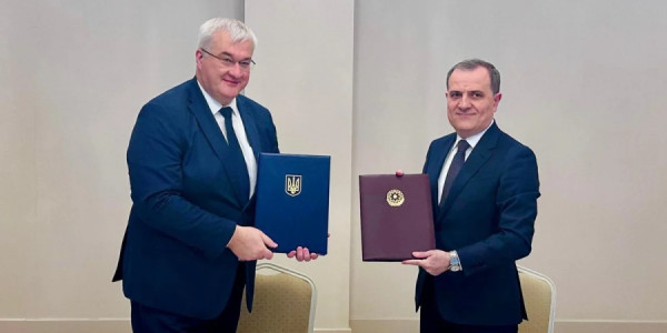 XİN Ukrayna ilə imzalanan saziş haqqında məlumat yayıb -