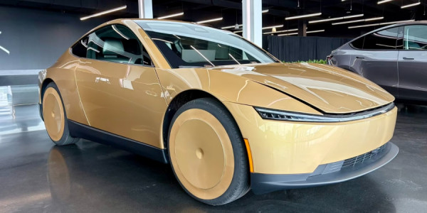 İlon Maskdan inqilabi addım: Sükan və pedalsız Cybercab satışa çıxarılıb