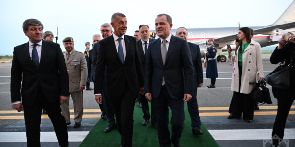 Çexiyanın Baş naziri Azərbaycana gəlib