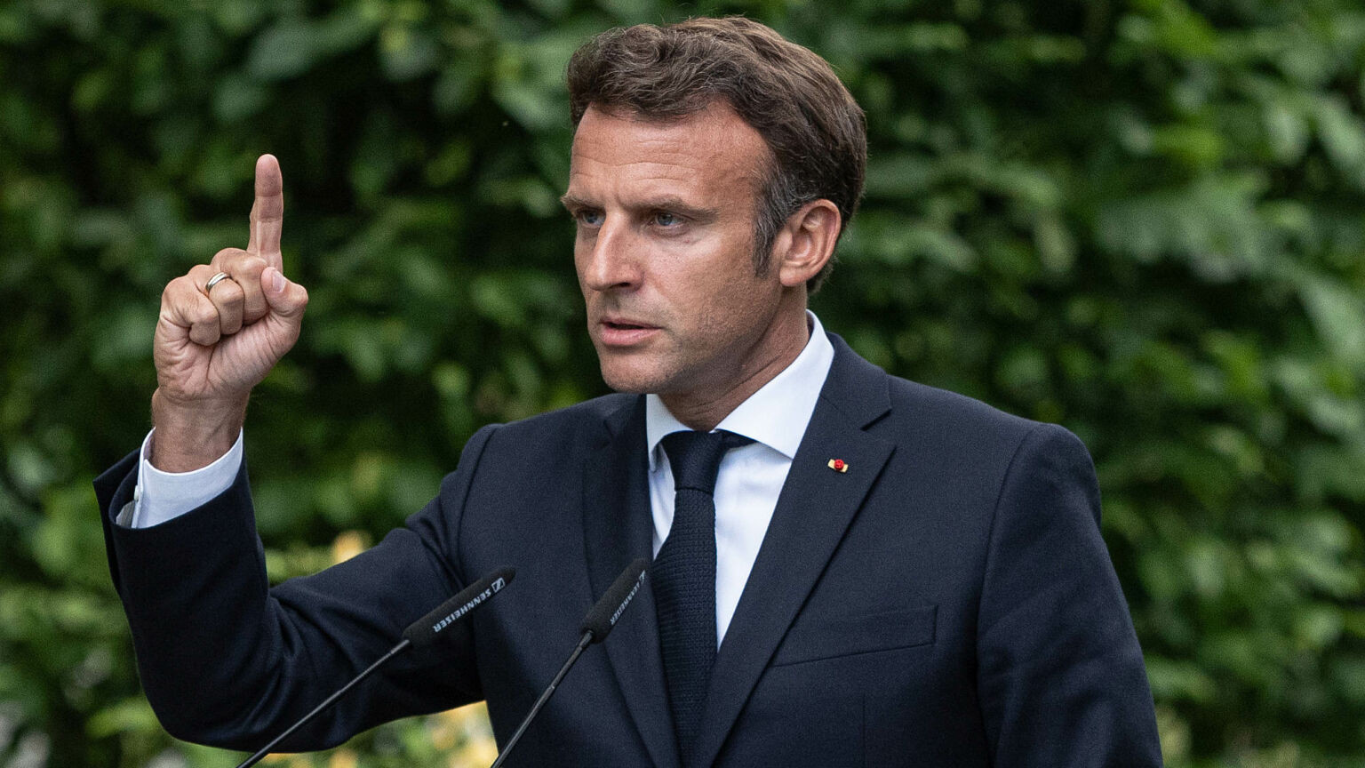 Makron: Aİ müdafiə sistemi NATO-dan güclüdür