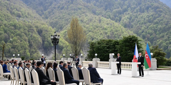 Preziden: Çexiya ilə çox fəal siyasi dialoqumuz var