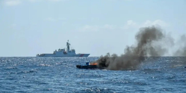 Sakit okeanda növbəti zərbə: Narkotik daşıyan gəmi hədəf alındı