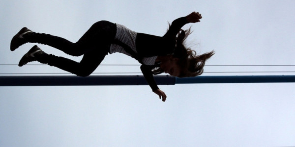 19-cu mərtəbədən yıxılan qız öldü