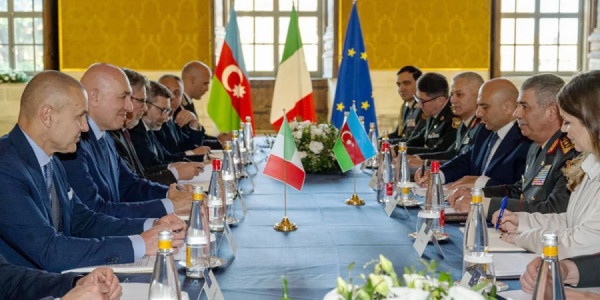 Zakir Həsənov italiyalı həmkarı ilə Qafqazda sabitliyi müzakirə edib-