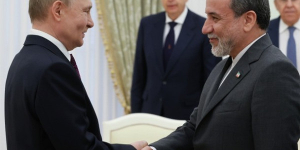 Putin: İran xalqı suverenliyi uğrunda mübarizə aparır