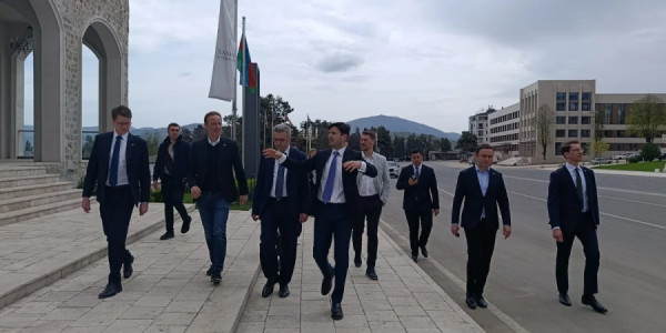 Xarici diplomatlar Xankəndi ilə tanış olublar