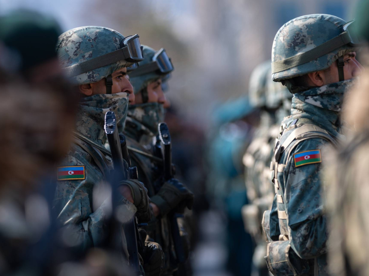 Hərbi qulluqçularla bağlı yeni QƏRAR