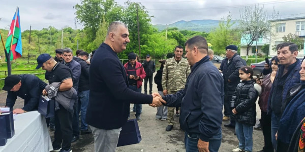 Qırmızı Bazar qəsəbəsinə çatan növbəti 16 ailəyə mənzillərin açarları təqdim olunub
