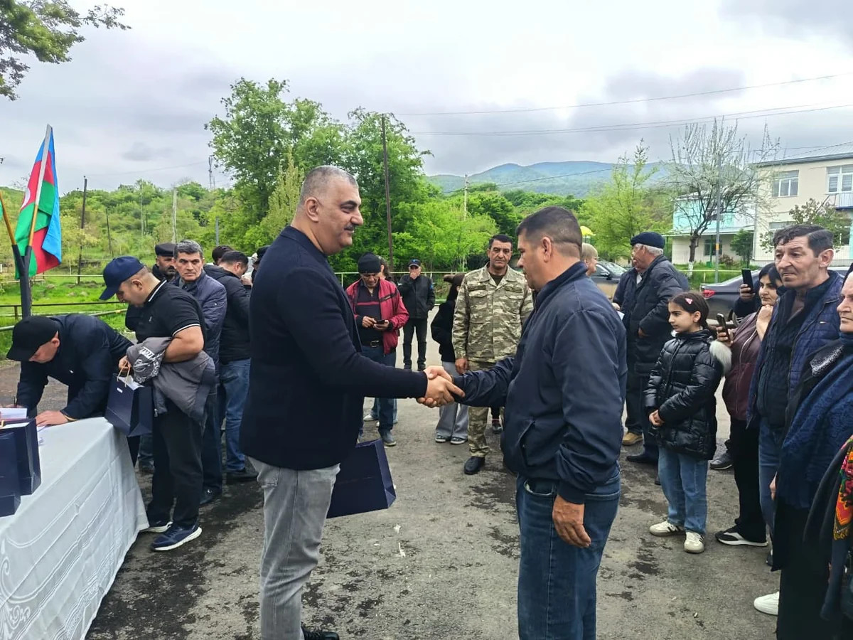 Qırmızı Bazar qəsəbəsinə çatan növbəti 16 ailəyə mənzillərin açarları təqdim olunub