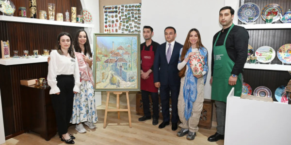 Leyla Əliyeva və Arzu Əliyeva Şəkidə "ABAD" Keramika və Tətbiqi Sənət Mərkəzi ilə tanış olublar