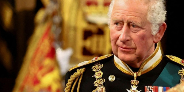 Britaniya kralından çağırış: ABŞ Rusiyaya qarşı müharibəyə hazırlaşmalıdır