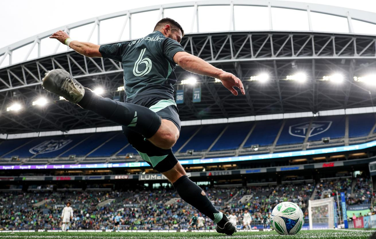 Tramp indi də futbol inqilab etmək istəyir