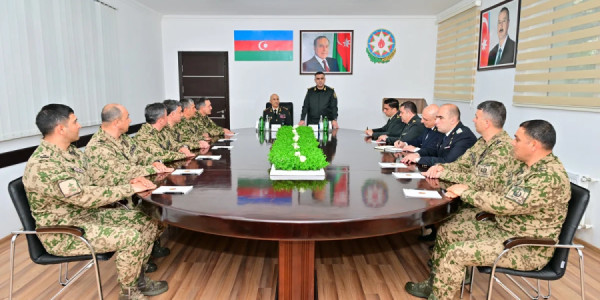 Hərbi prokuror Daxili Qoşunların hərbi hissəsində görüş keçirib