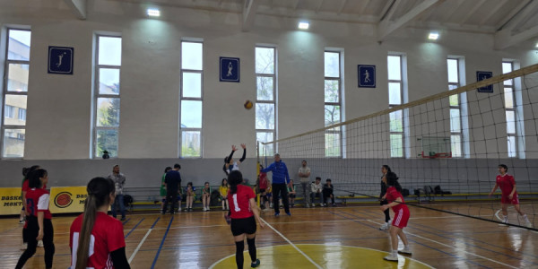 Yasamal rayonunda qızlar arasında voleybol turnirinə yekun vurulub