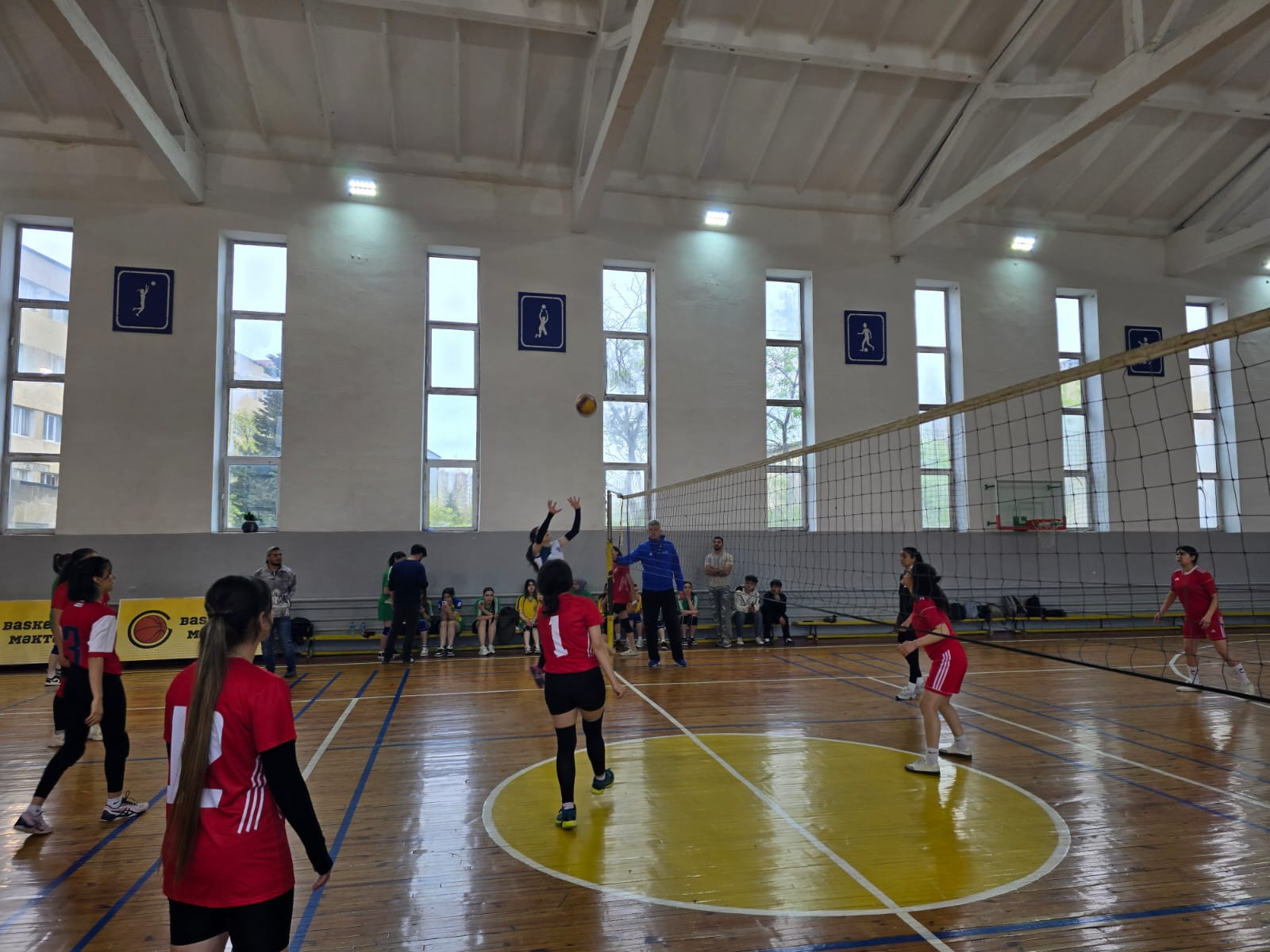 Yasamal rayonunda qızlar arasında voleybol turnirinə yekun vurulub