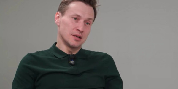 Məşhur aktyor həyat yoldaşından ayrılıb: "Öz işimi görmədim"