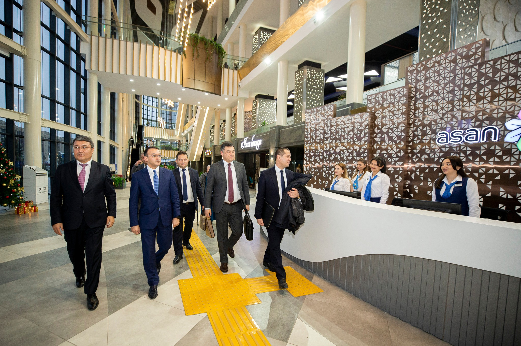 Beynəlxalq Forumun iştirakçıları ADA Universiteti və “ASAN xidmət” mərkəzi ilə tanış olublar