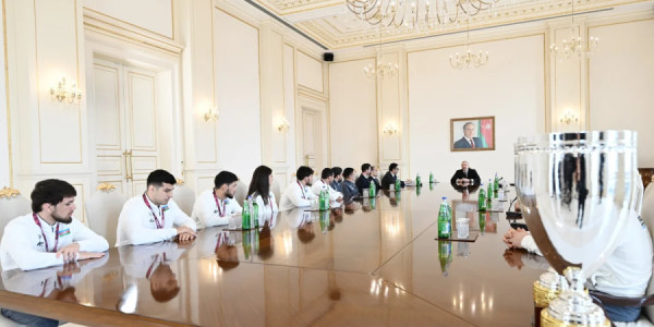 İlham Əliyev: Güləş çempionatında medalçılar arasında qızların olmasına çox şadam