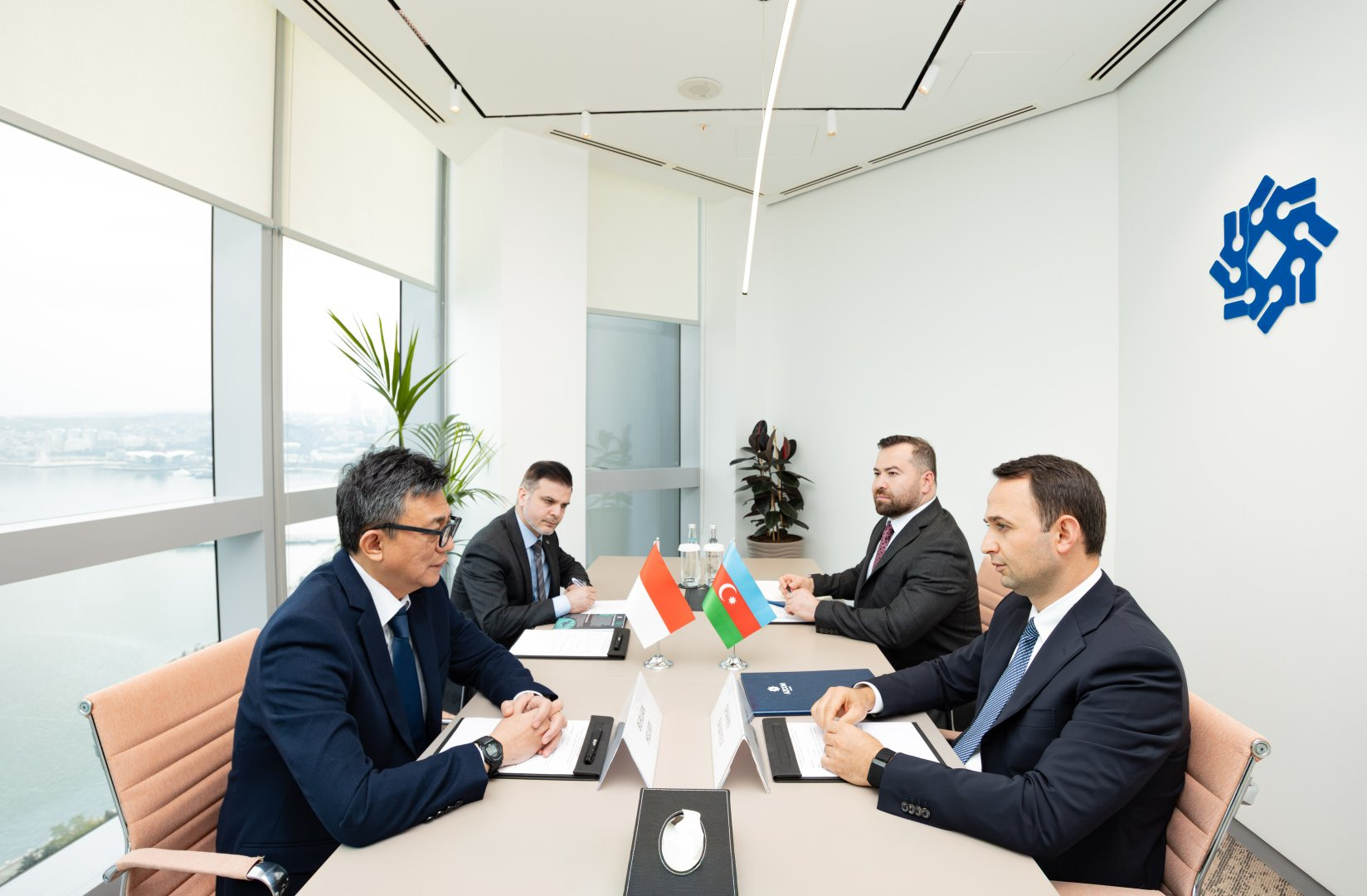 AZCON Holding-in icraçı direktoru İndoneziya səfiri ilə görüşüb