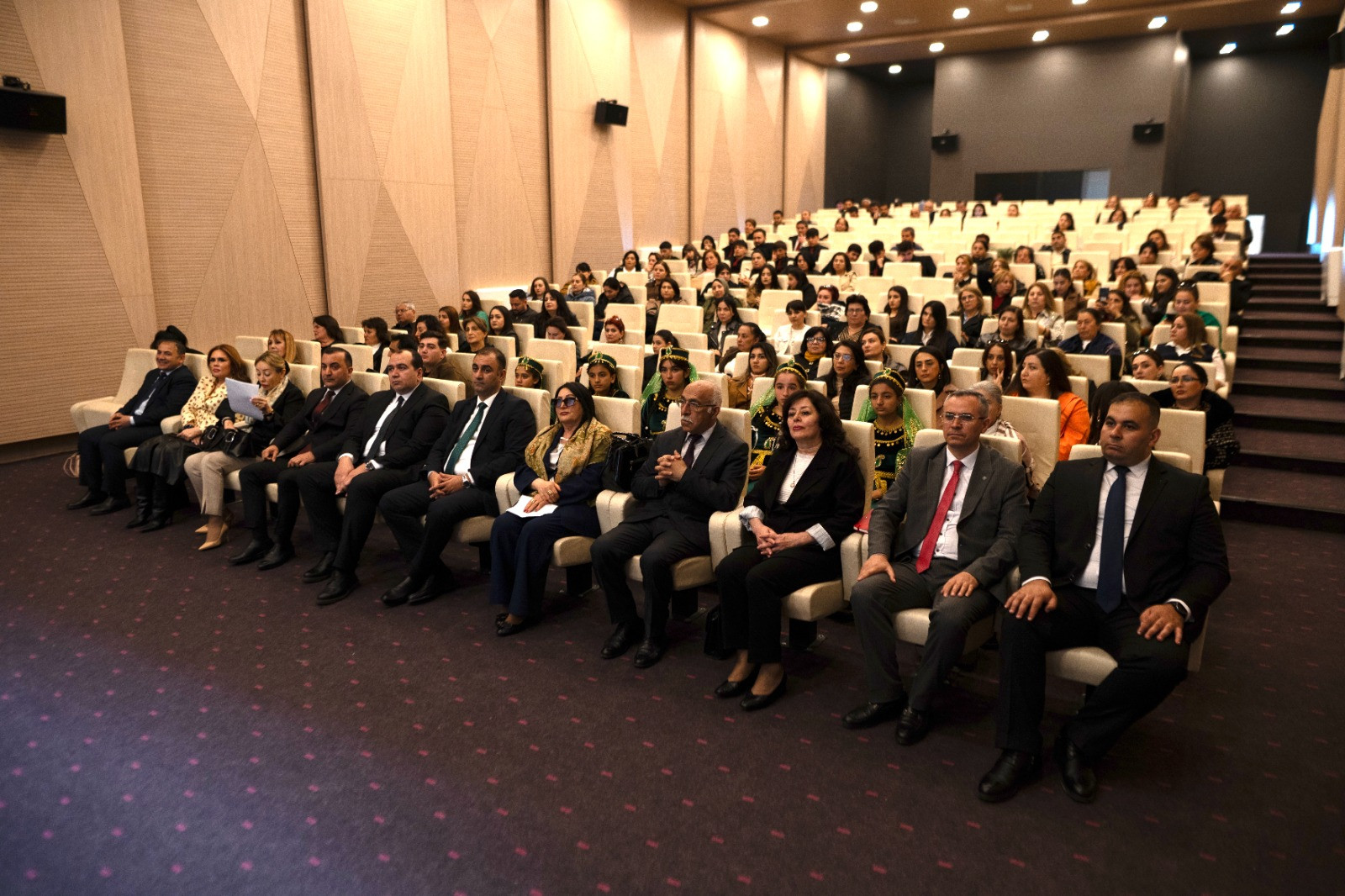 Gəncədə “Azərbaycan mədəniyyətinin inkişafında folklorun əhəmiyyəti”  mövzusunda seminar keçirilib