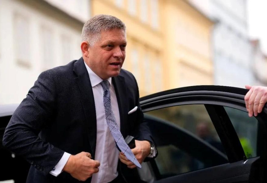 Slovakiyanın baş naziri zavodda gecə növbəsində işləyib