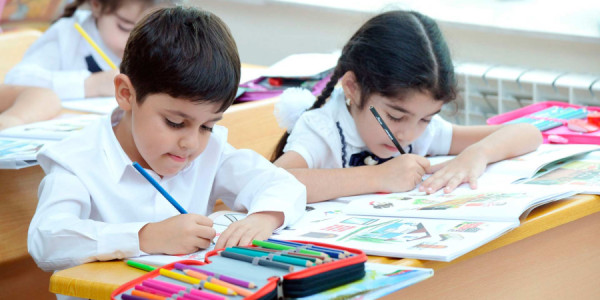 Birinci sinifə qəbul başlayıb: Valideynlər nələrə diqqət etməlidirlər?