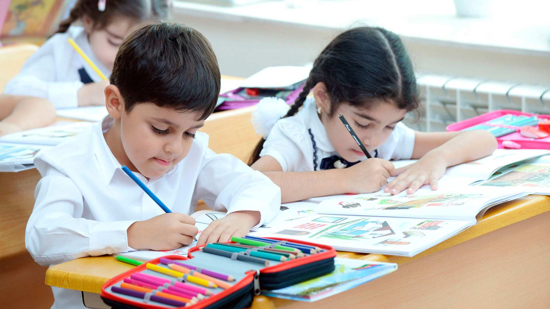 Birinci sinifə qəbul başlayıb: Valideynlər nələrə diqqət etməlidirlər?