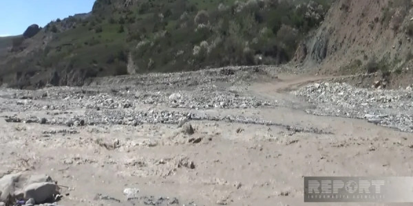 İsmayıllıda sel suları yolu dağıdıb