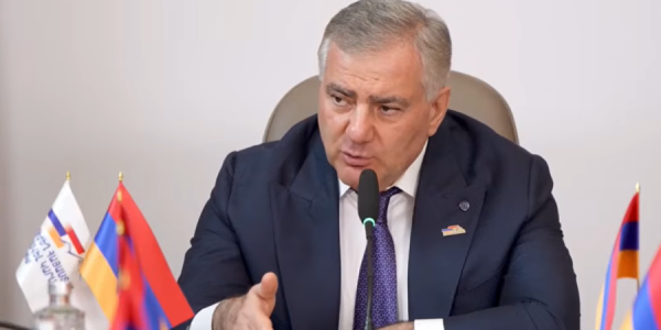Ermənistan müxalifət lideri ölkəni təhlükənin gözlədiyinə eyham vurub