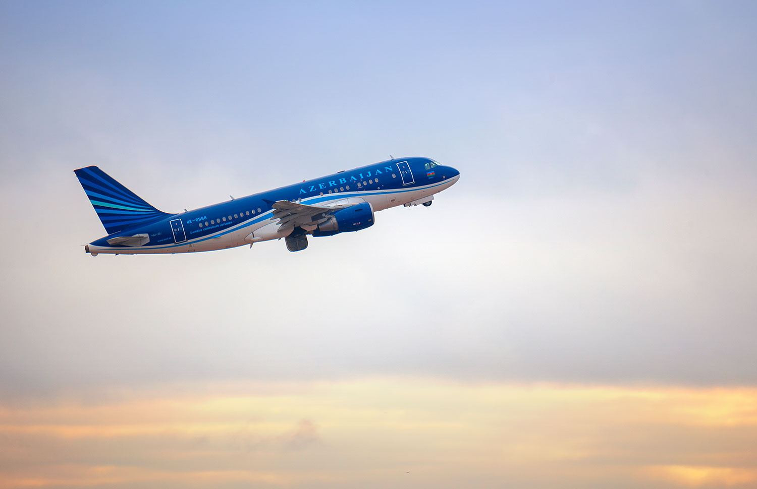 AZAL Dubaya uçuşları bərpa etdi