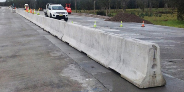 Yollarda beton arakəsmələr, yoxsa metal tirlər –