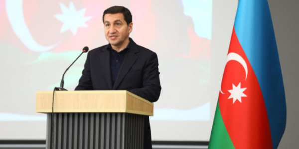 Hikmət Hacıyev Şuşadan hərbi attaşelərlə foto paylaşıb