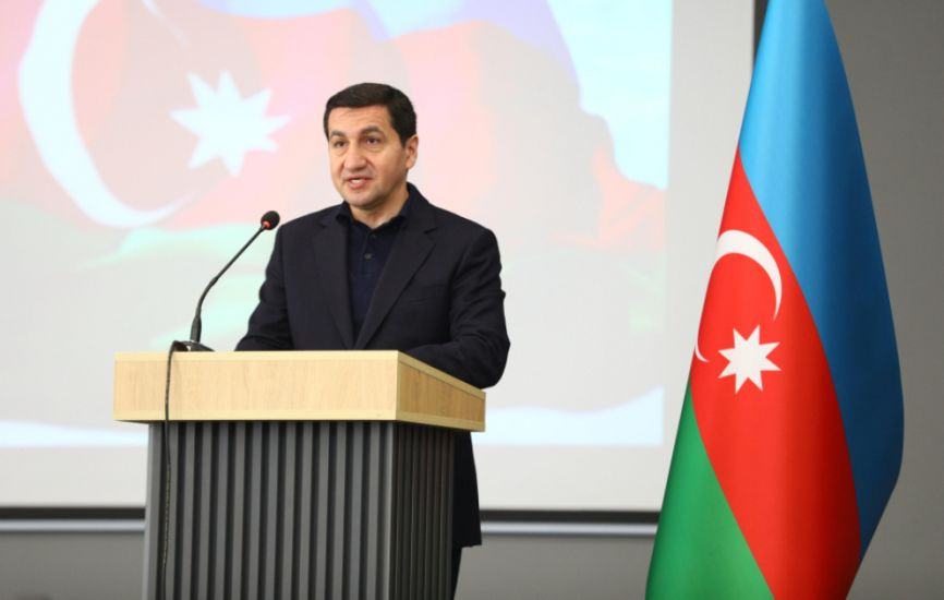 Hikmət Hacıyev Şuşadan hərbi attaşelərlə foto paylaşıb