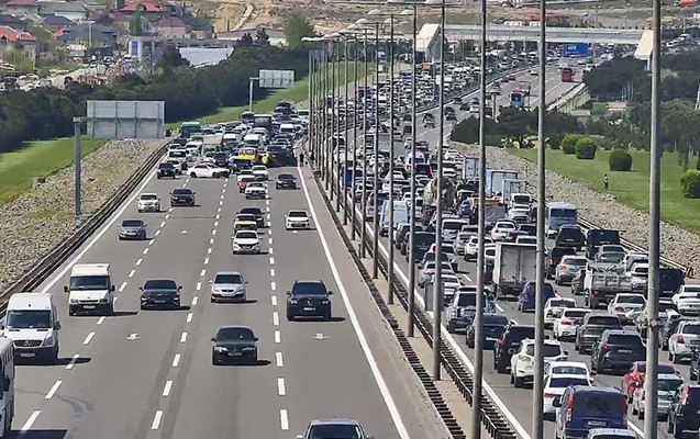 Aeroport şosesindəki qəza tıxac yaratdı