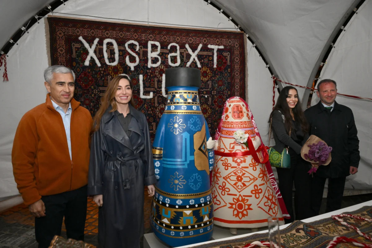 Leyla Əliyeva və Arzu Əliyeva Xalça Festivalını ziyarət ediblər