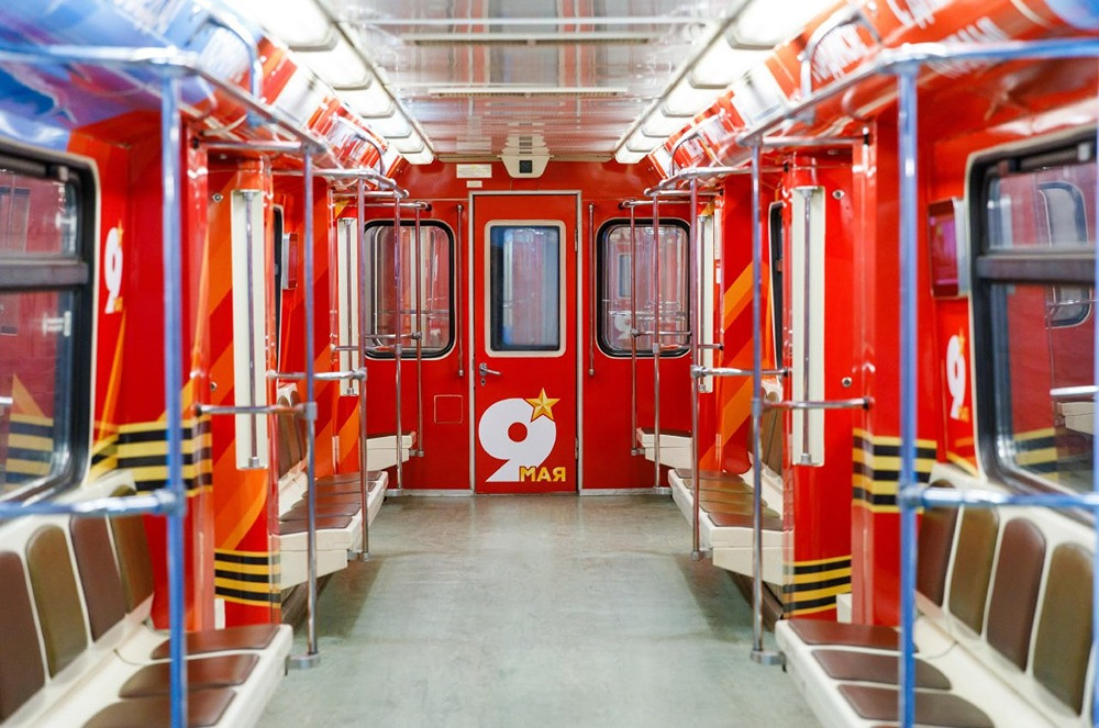 Moskva metrosunda Qələbə Günü şərəfinə qatar işə salınıb