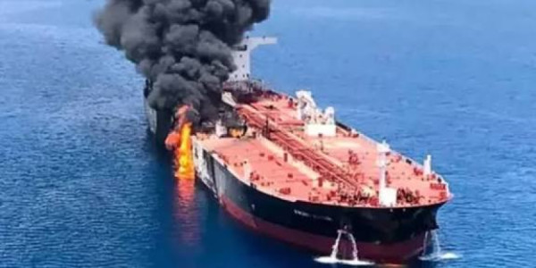 Hörmüz boğazında tanker hücuma məruz qalıb