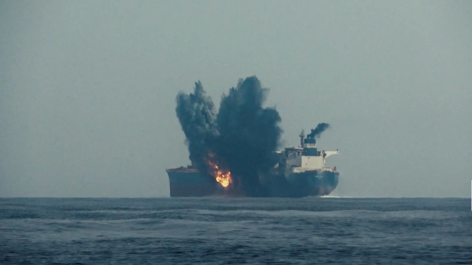 BƏƏ İranı tankerə PUA hücumunda İTTİHAM ETDİ