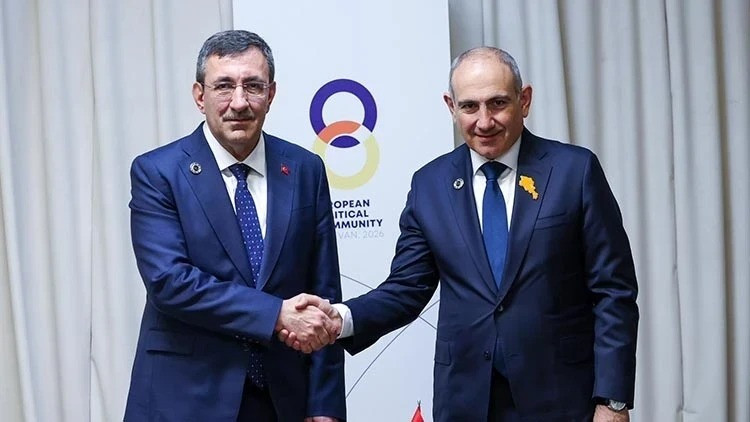 Cevdet Yılmaz və Paşinyan görüşüb