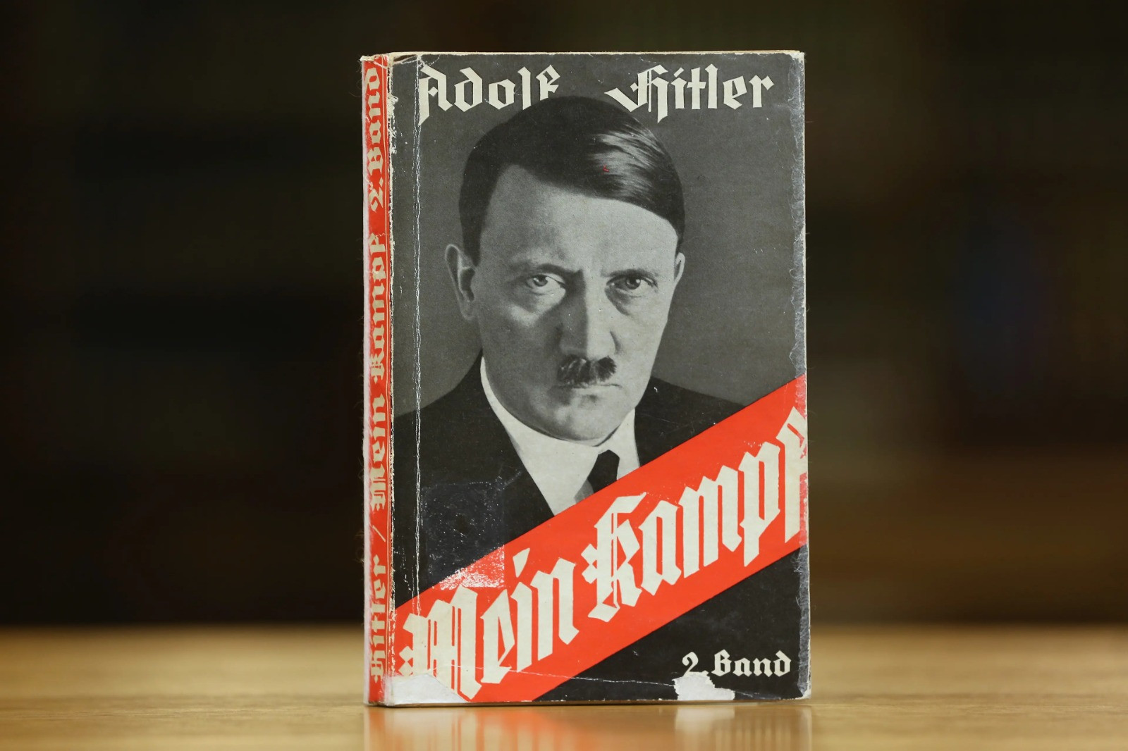 Hitlerin məşhur kitabı yenidən nəşr olunub