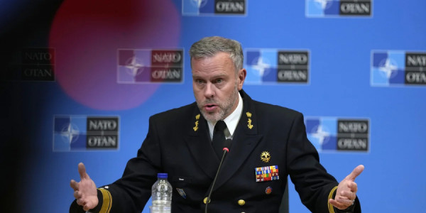 Rob Bauer: NATO ilə qarşıdurmada  balans Rusiyanın xeyrinə dəyişə bilər