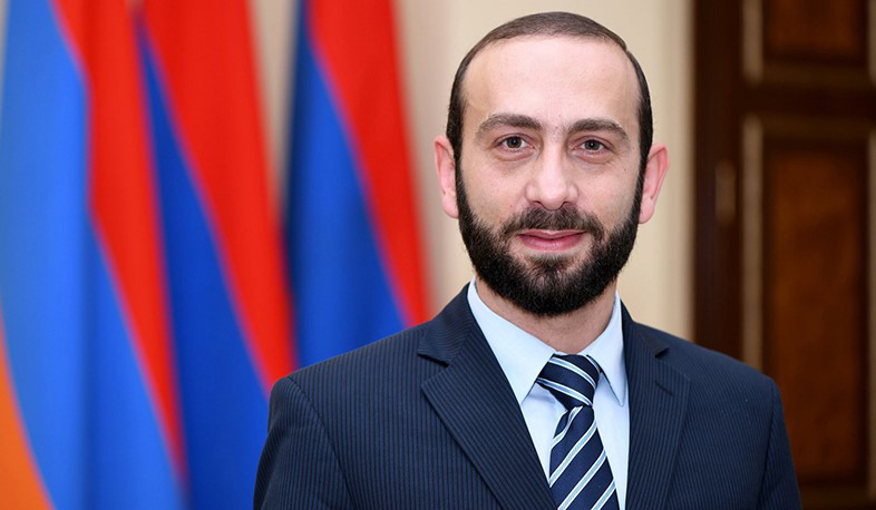 Mirzoyan: Azərbaycan konstitusiya ilə bağlı tələb irəli sürmür