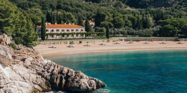Uzun fasilədən sonra Monteneqroda məşhur ulduzların ziyarət etdiyi lüks kurort açılır